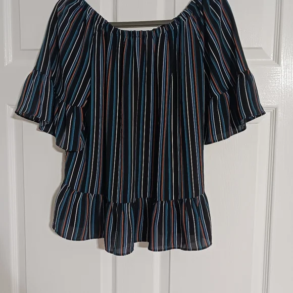 Slight off-shoulder shift blouse - Picture 5 of 10